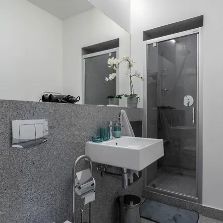 Simply In The Center Spot Познань